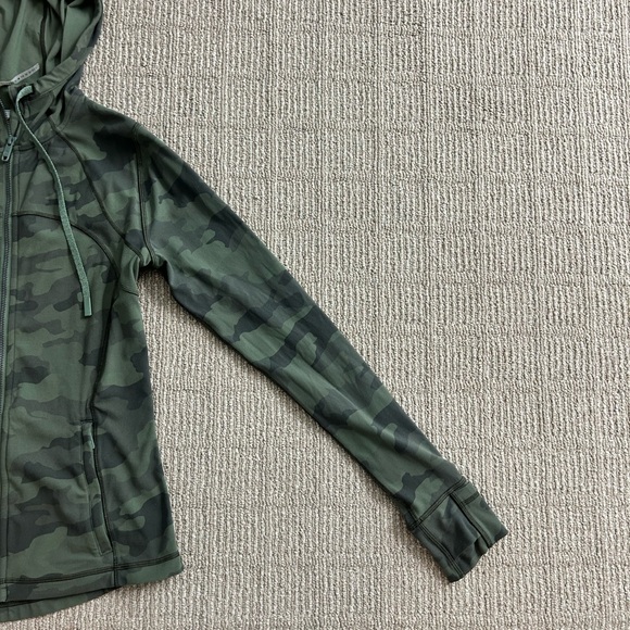 Lululemon Define Jacket Camo – Size 8 - Picture 3 of 10